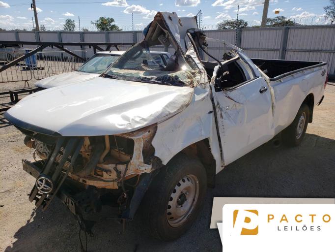 TOYOTA HILUX CS 19/19